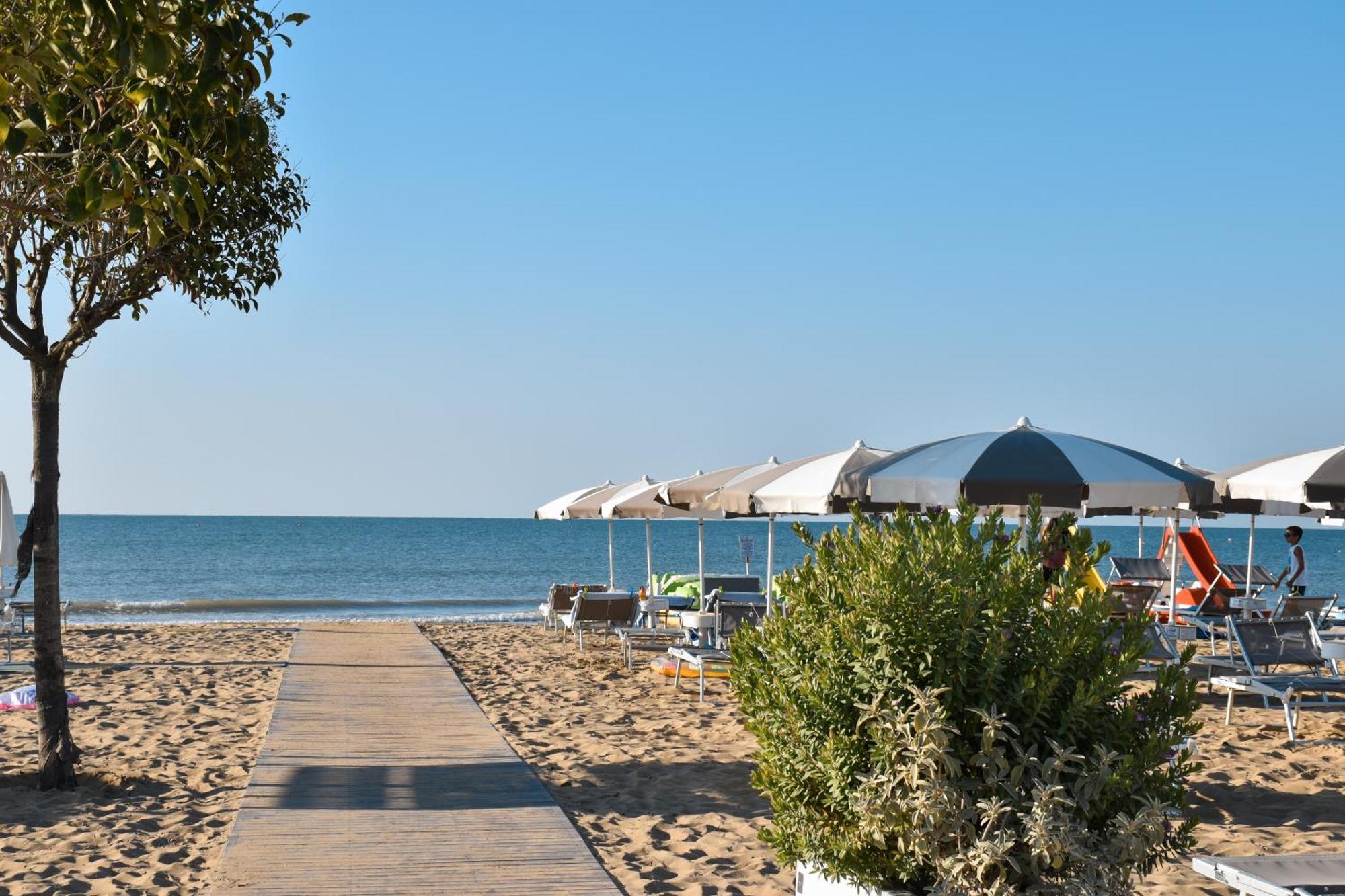 Aparthotel Pineda Bibione Eksteriør billede